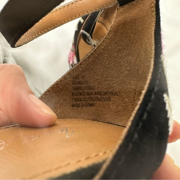 Mari A. Black Fabric Floral Embroidered “Maddy” Chunk Heel Strap Sandal 7 - Picture 11 of 12